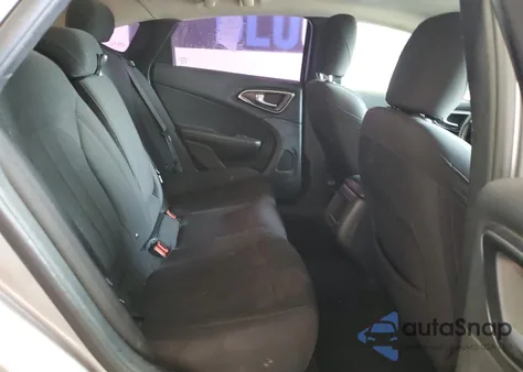 2016 Chrysler 200 Lx z USA, uszkodzony, nr VIN 1C3CCCFB8GN192333